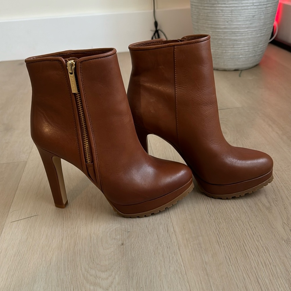 Gianni Bini leather platform high heeled boots- Size 6 (worn twice)